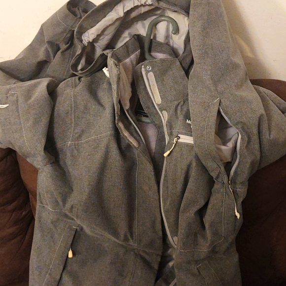 The North Face HyVent Women's Coat Size M - Picture 2 of 10